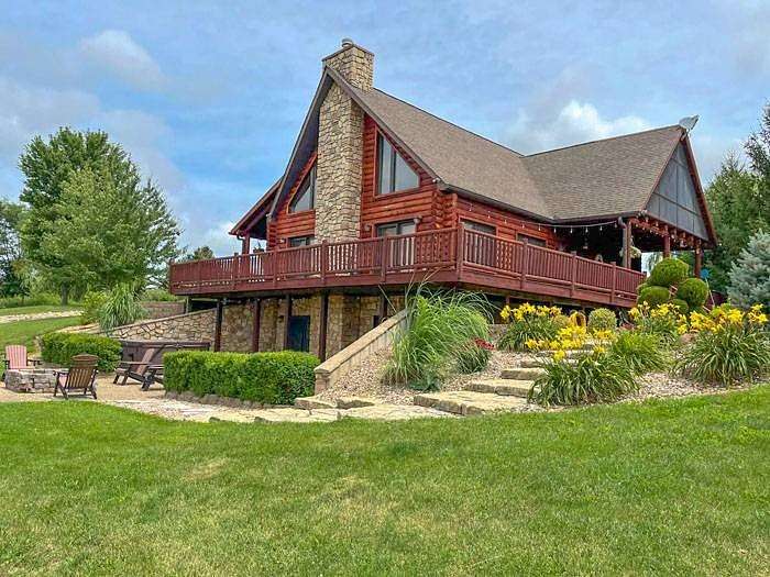 10.4 Acres of Land with Home for Sale in Pittsfield, Illinois