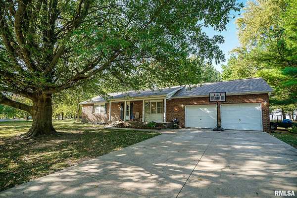 1.54 Acres of Residential Land with Home for Sale in Tremont, Illinois