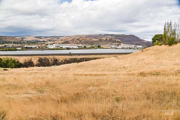 33 Acres of Agricultural Land for Sale in Dallesport, Washington