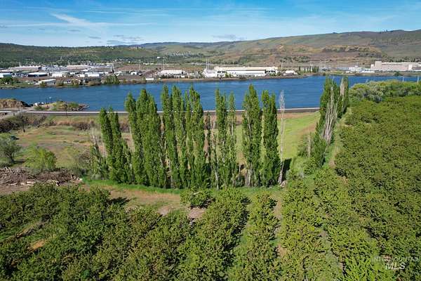33 Acres of Agricultural Land for Sale in Dallesport, Washington