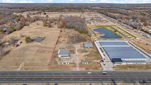 9 Acres of Commercial Land for Sale in Paris, Texas