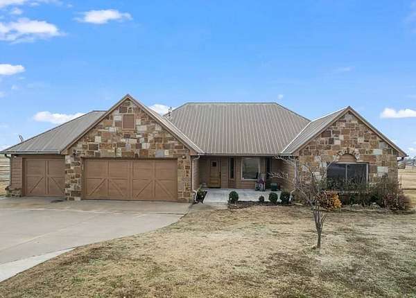 5 Acres of Residential Land with Home for Sale in Skiatook, Oklahoma