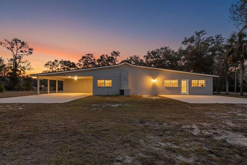 8 Acres of Land with Home for Sale in Old Town, Florida