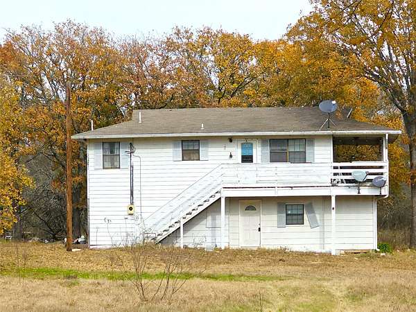 10 Acres of Land with Home for Sale in Barry, Texas