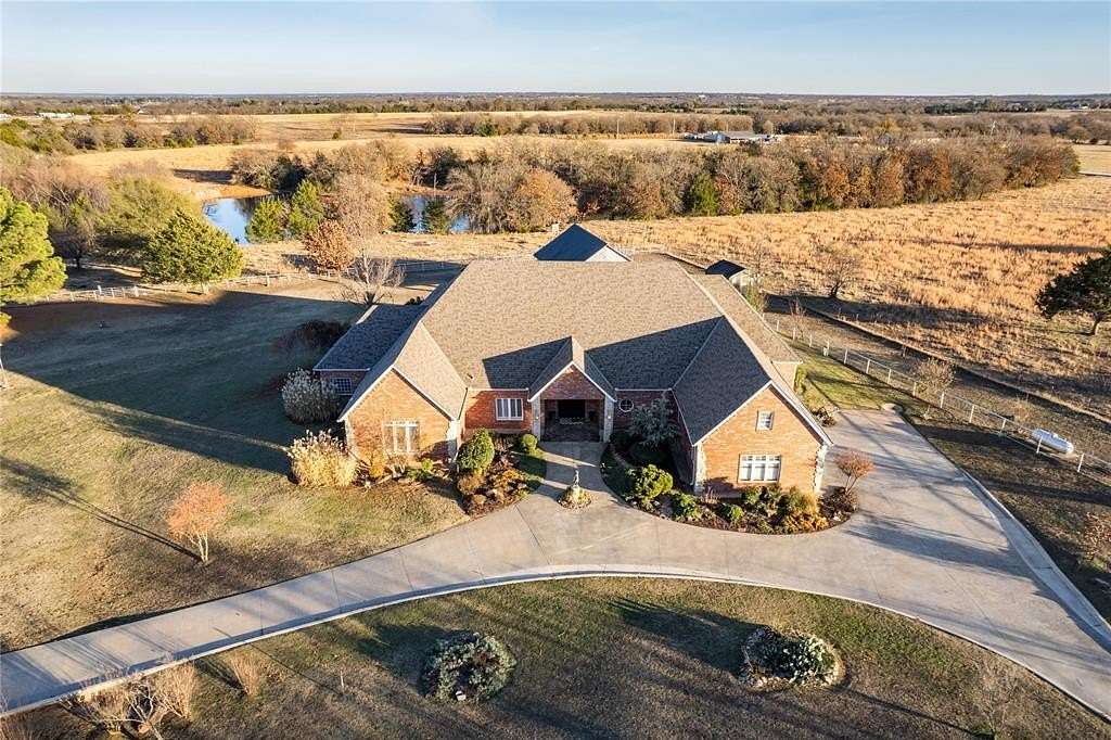 20 Acres of Land with Home for Sale in Shawnee, Oklahoma