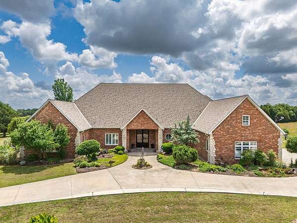 20 Acres of Land with Home for Sale in Shawnee, Oklahoma