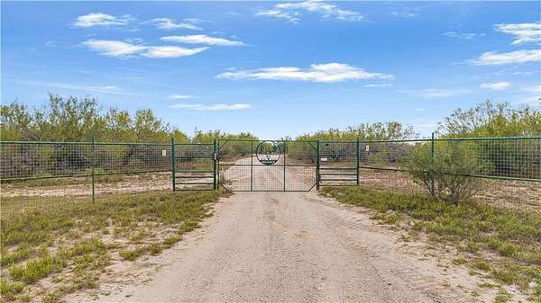 265 Acres of Recreational Land with Home for Sale in Oilton, Texas