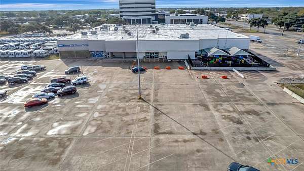 5 Acres of Improved Commercial Land for Sale in Victoria, Texas