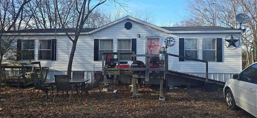 1.86 Acres of Residential Land with Home for Sale in Wills Point, Texas