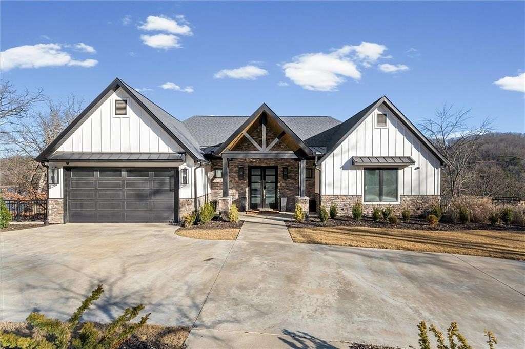 3 Acres of Residential Land with Home for Sale in Eureka Springs, Arkansas