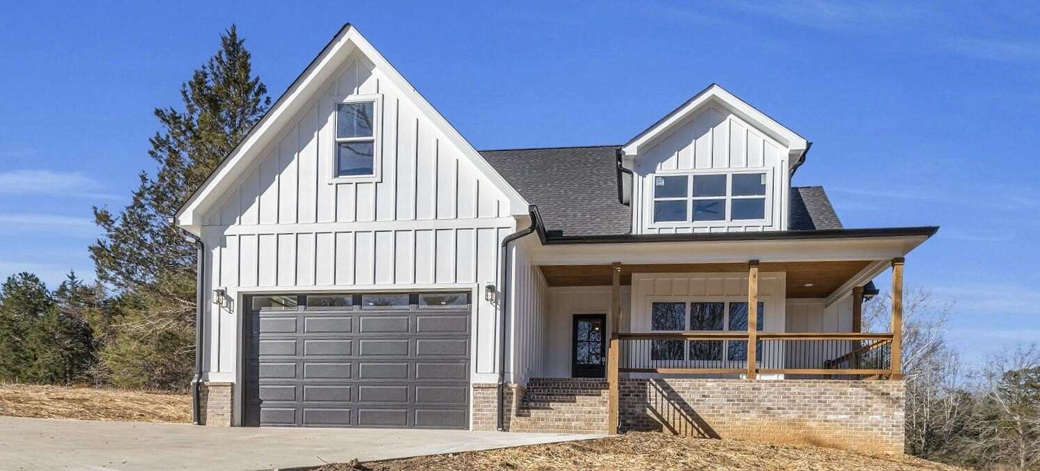 2 Acres of Residential Land with Home for Sale in Soddy-Daisy, Tennessee