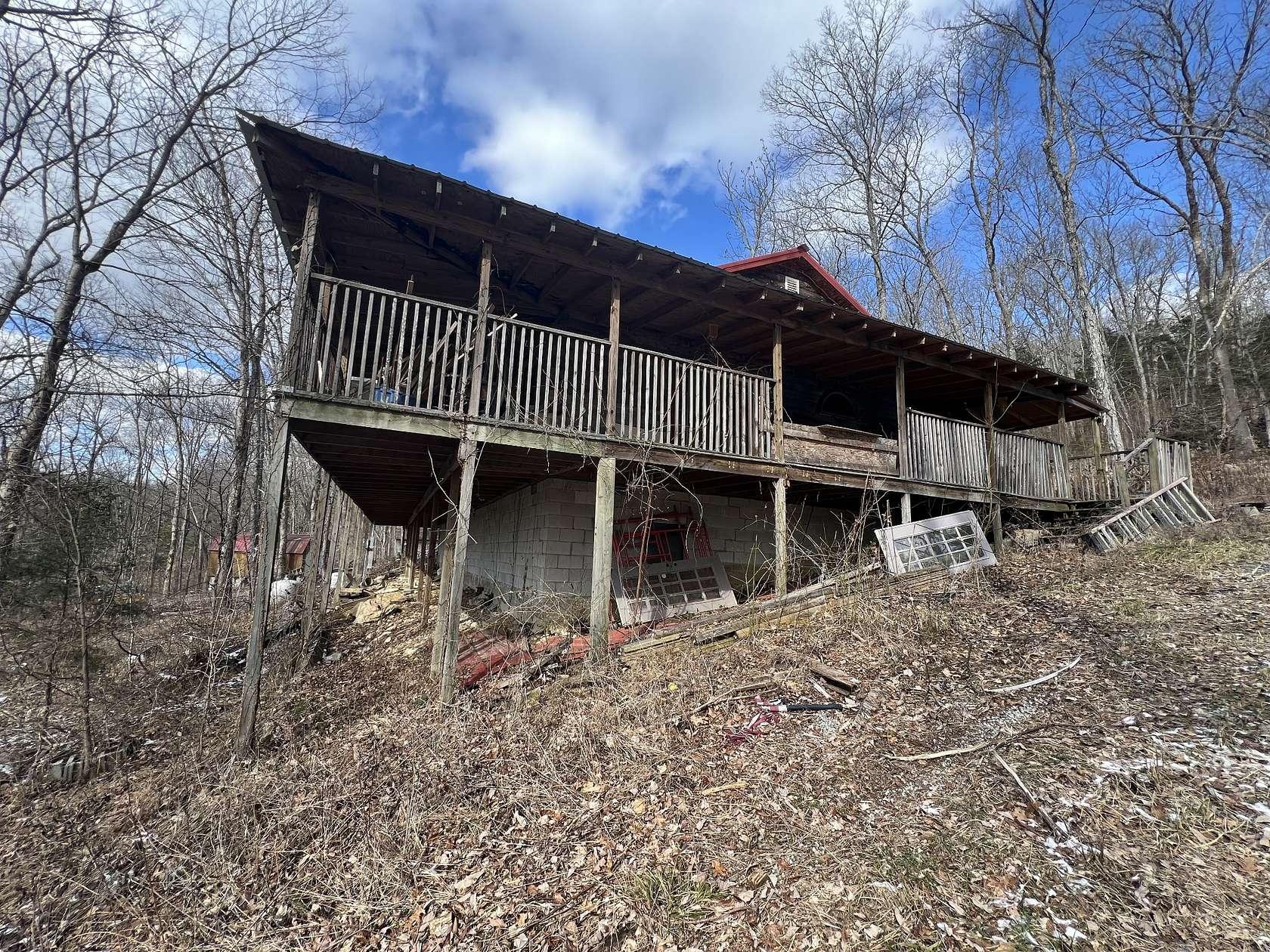 12.8 Acres of Recreational Land with Home for Sale in Watertown, Tennessee