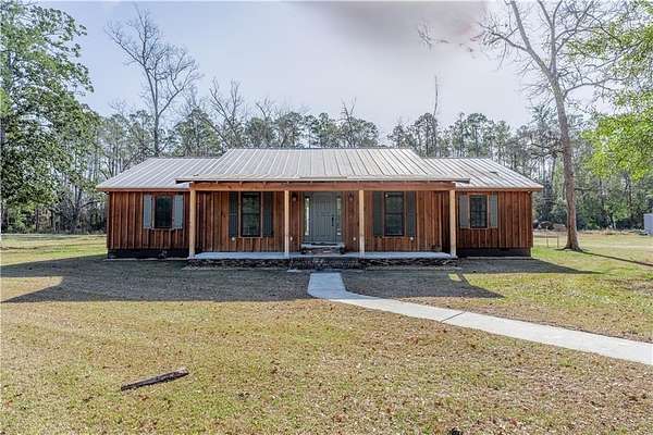 1.87 Acres of Land with Home for Sale in Waycross, Georgia