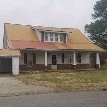 2.82 Acres of Residential Land with Home for Sale in Westmoreland, Tennessee