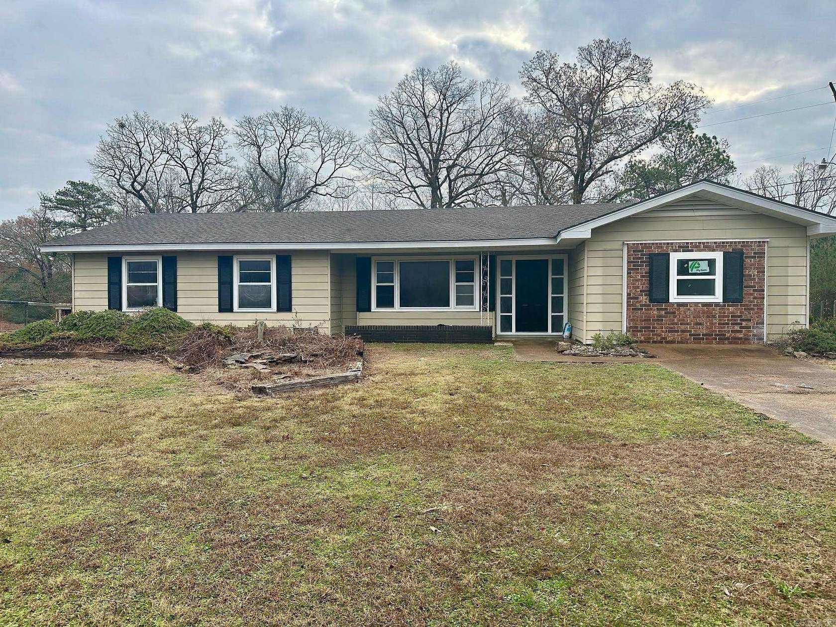 7.27 Acres of Land with Home for Sale in Arkadelphia, Arkansas