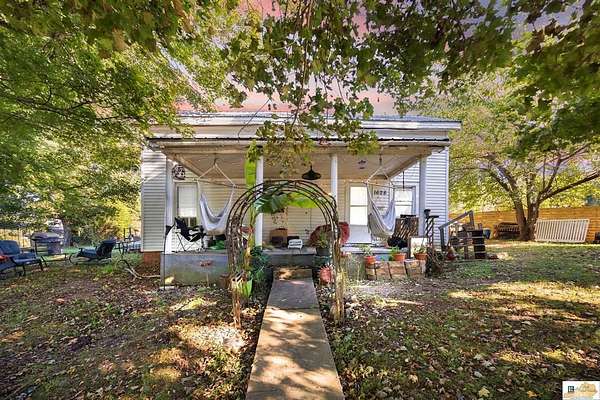 2 Acres of Land with Home for Sale in Munfordville, Kentucky