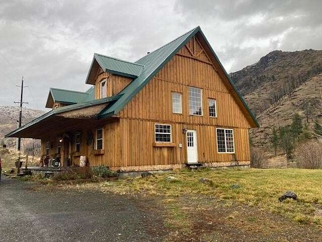 5 Acres of Residential Land with Home for Sale in Canyon City, Oregon