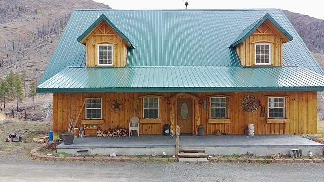 5 Acres of Residential Land with Home for Sale in Canyon City, Oregon