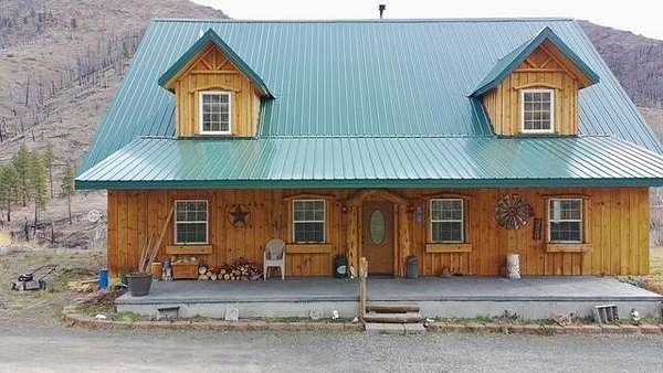 5 Acres of Residential Land with Home for Sale in Canyon City, Oregon