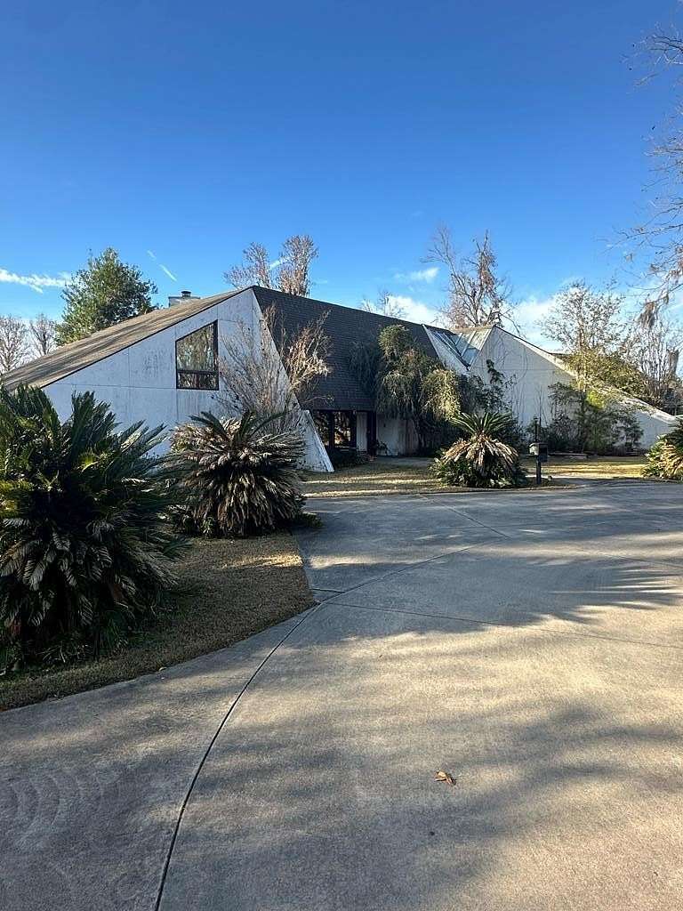 1.65 Acres of Residential Land with Home for Sale in Valdosta, Georgia