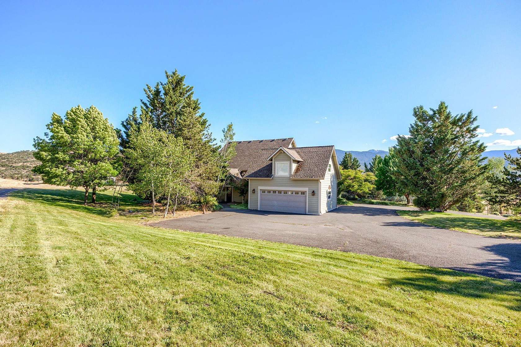 5 Acres of Land with Home for Sale in Ashland, Oregon