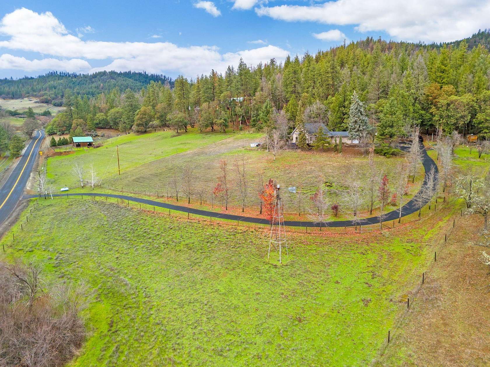 6 Acres of Land with Home for Sale in Jacksonville, Oregon