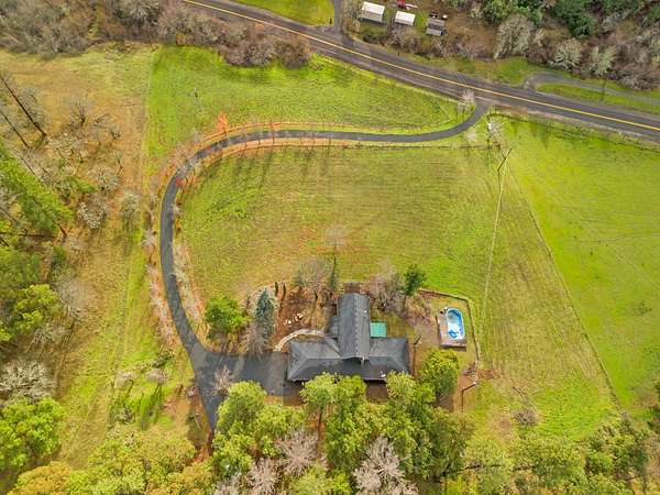 6 Acres of Land with Home for Sale in Jacksonville, Oregon