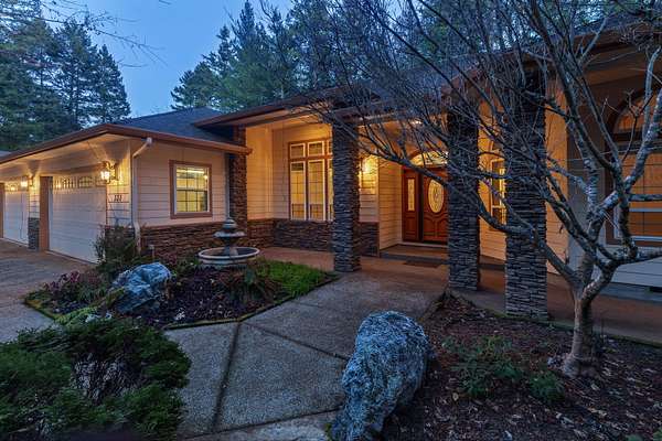 2.5 Acres of Land with Home for Sale in Grants Pass, Oregon