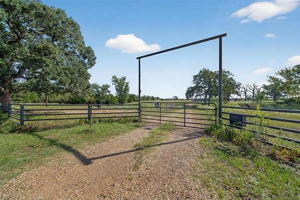 10 Acres of Land with Home for Sale in Malakoff, Texas