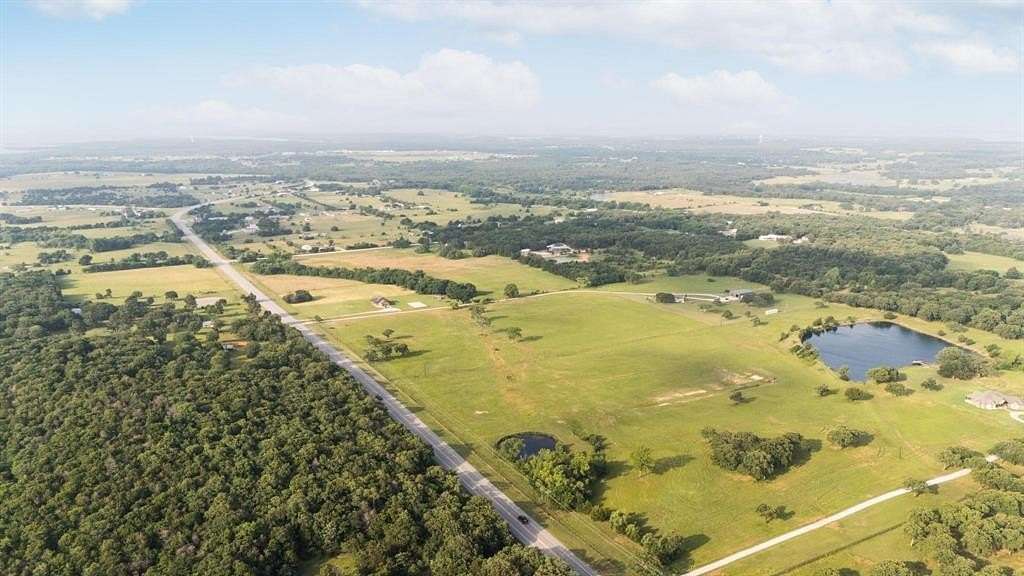 5 Acres of Land for Sale in Valley View, Texas