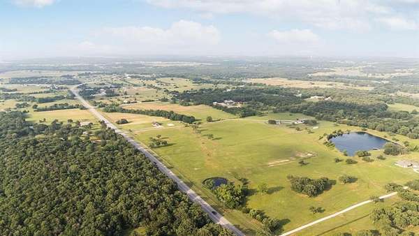 5 Acres of Land for Sale in Valley View, Texas