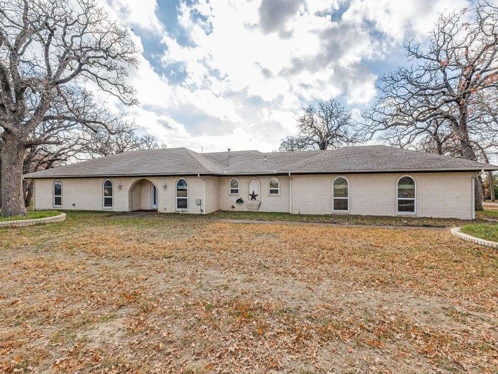 2.5 Acres of Residential Land with Home for Lease in Azle, Texas