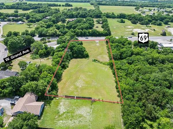 1.65 Acres of Mixed-Use Land for Sale in Whitewright, Texas