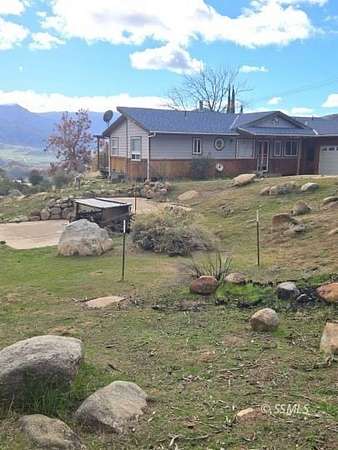 2.5 Acres of Residential Land with Home for Sale in Weldon, California