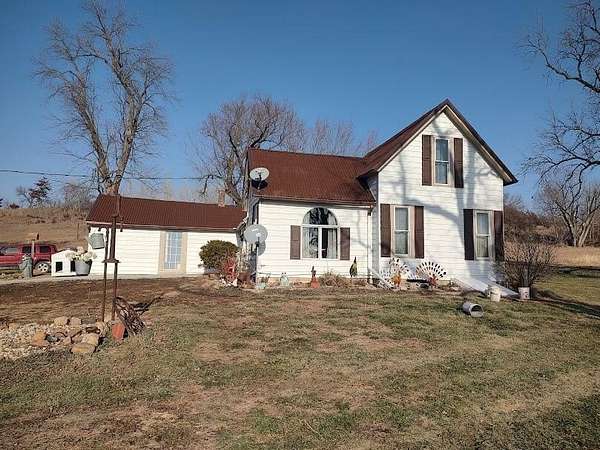 10 Acres of Land with Home for Sale in Moorhead, Iowa