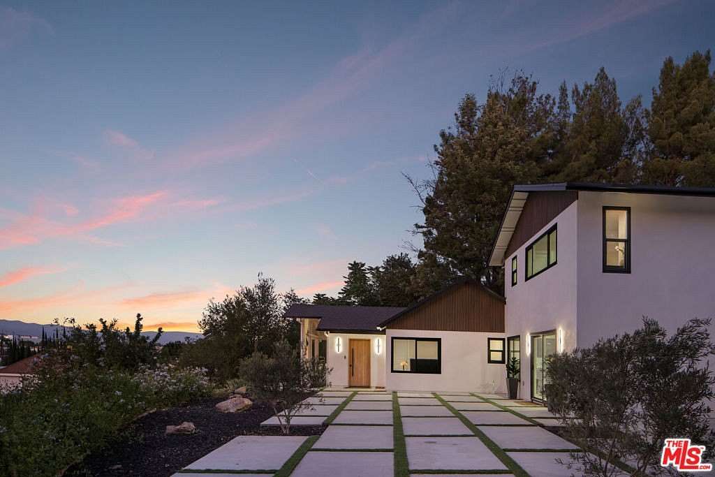 2 Acres of Residential Land with Home for Lease in Chatsworth, California