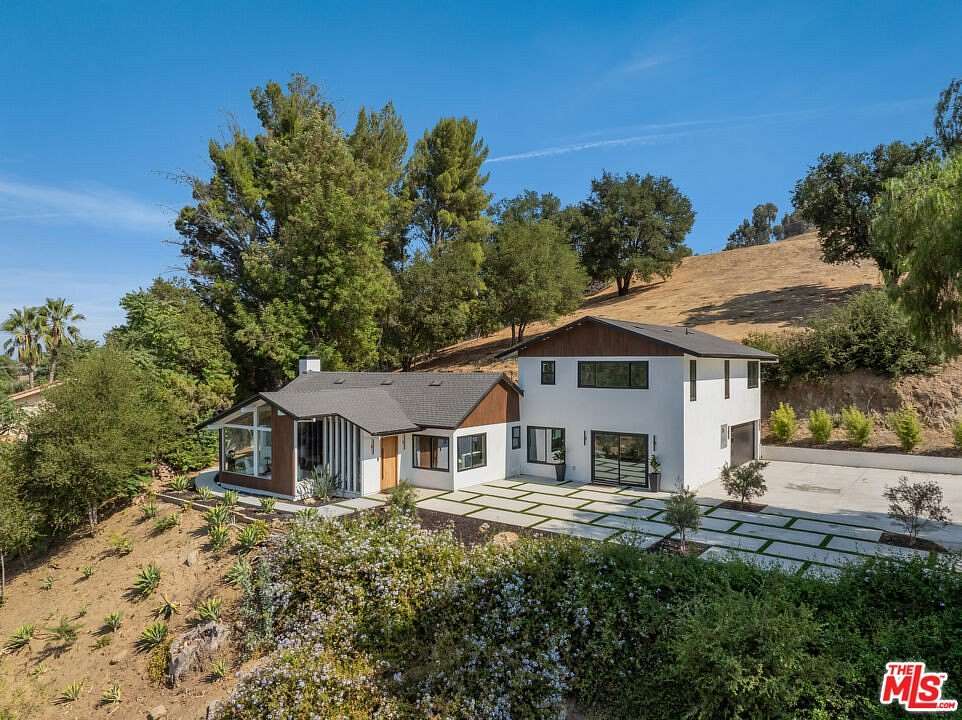 2 Acres of Residential Land with Home for Lease in Chatsworth, California