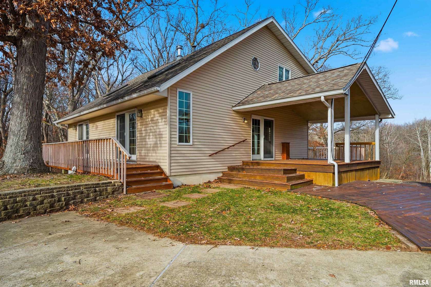 10.6 Acres of Land with Home for Sale in Pekin, Illinois