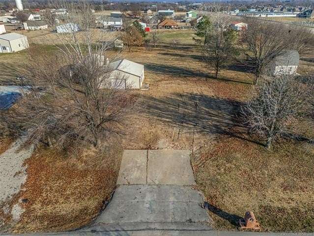 1 Acre of Residential Land for Sale in Collinsville, Oklahoma