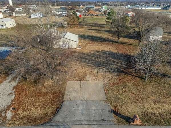1 Acre of Residential Land for Sale in Collinsville, Oklahoma