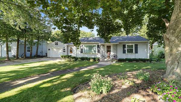 31 Acres of Land with Home for Sale in Mount Morris, Illinois