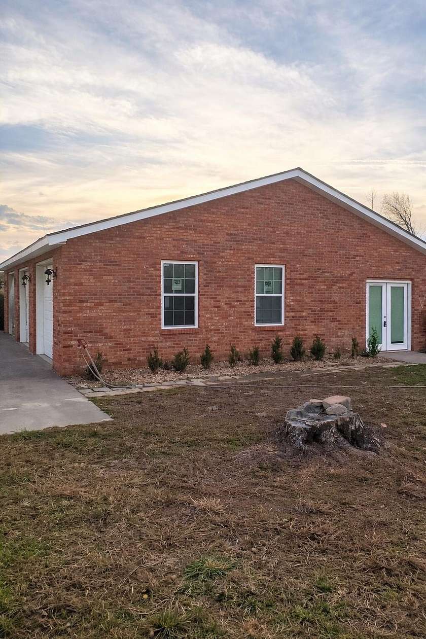 5 Acres of Land with Home for Sale in London, Kentucky