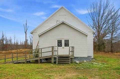 2 Acres of Improved Residential Land for Sale in Springfield, Tennessee