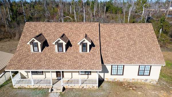 4 Acres of Residential Land with Home for Sale in Hazlehurst, Georgia