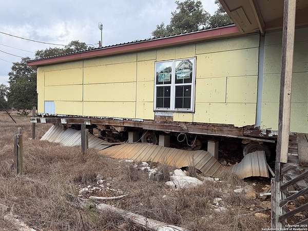 3.24 Acres of Residential Land with Home for Sale in Pipe Creek, Texas