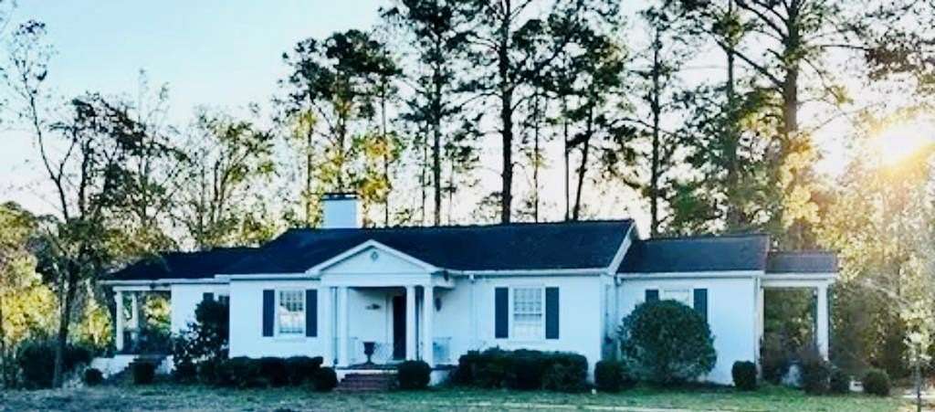 1.63 Acres of Residential Land with Home for Sale in Vidalia, Georgia