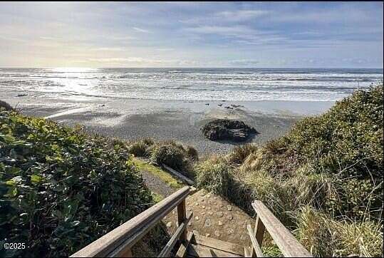 3.25 Acres of Improved Mixed-Use Land for Sale in Yachats, Oregon