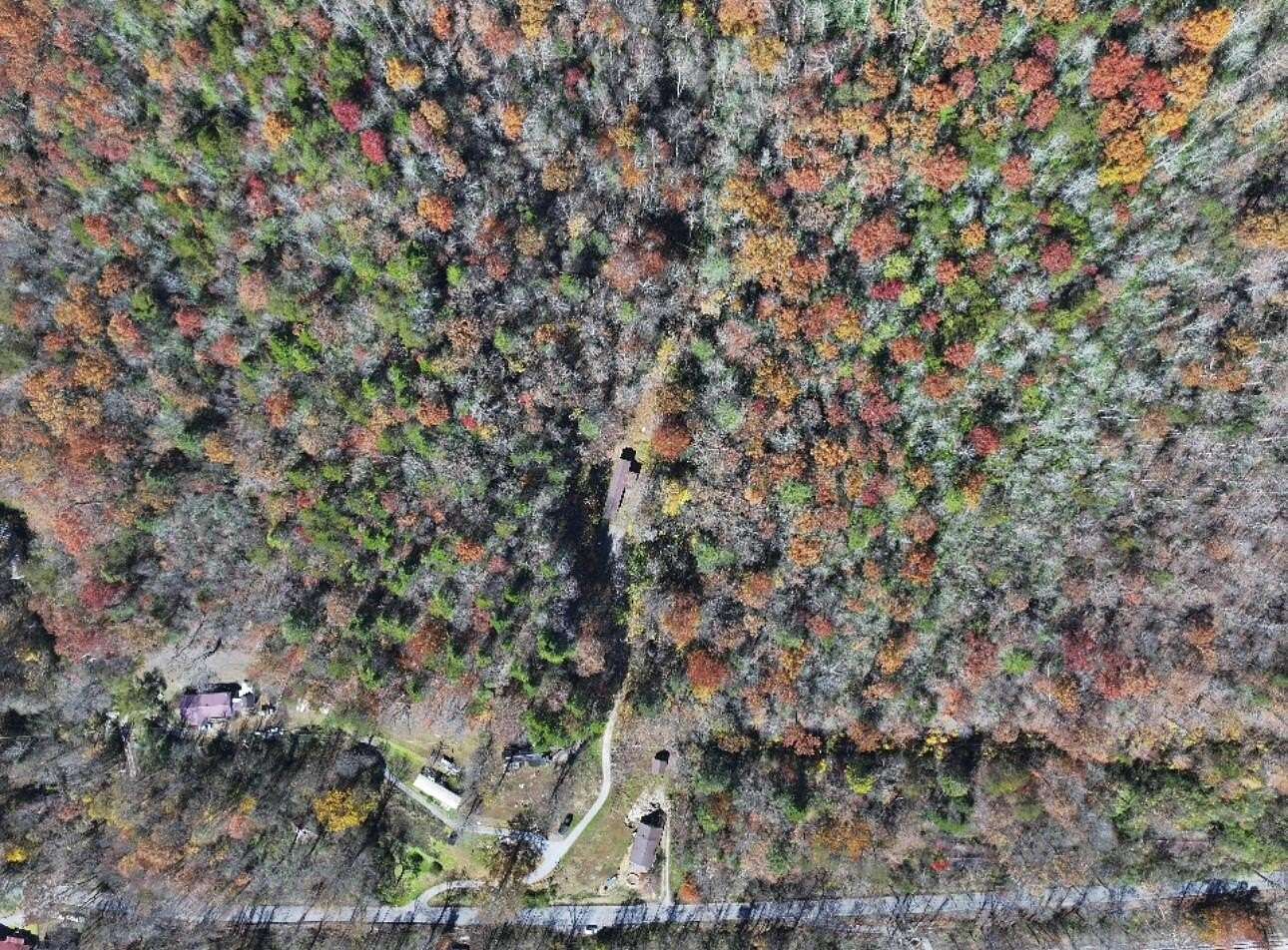 7 Acres of Residential Land with Home for Sale in Putney, Kentucky