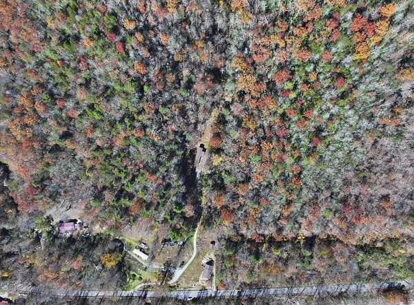 7 Acres of Residential Land with Home for Sale in Putney, Kentucky