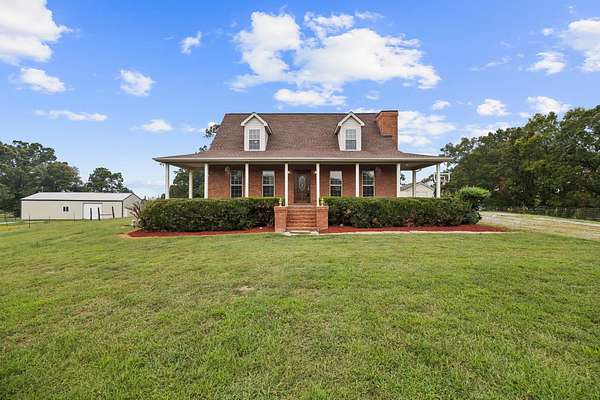 11 Acres of Land with Home for Sale in McEwen, Tennessee